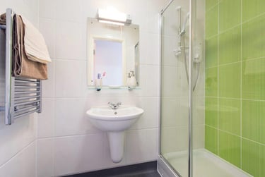 1 bed flat, 17-23 High Street, City Centre, Bangor, LL571NP - Image 3